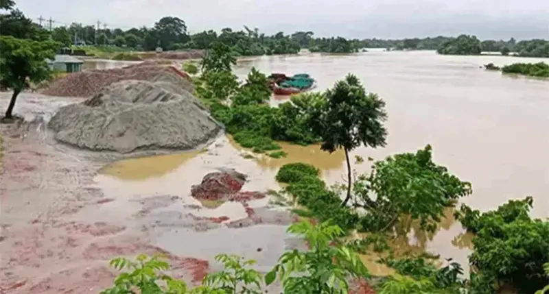 বিপৎসীমার নিচে গোমতীর পানি, স্বস্তি মানুষের মাঝে