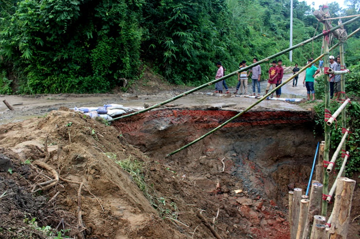 সড়ক ধসে রাঙ্গামাটি-বান্দরবান যোগাযোগ বন্ধ