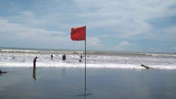 ১১ অঞ্চলে ঝোড়ো বৃষ্টির আভাস, সমুদ্রবন্দরে ৩ নম্বর সতর্ক সংকেত