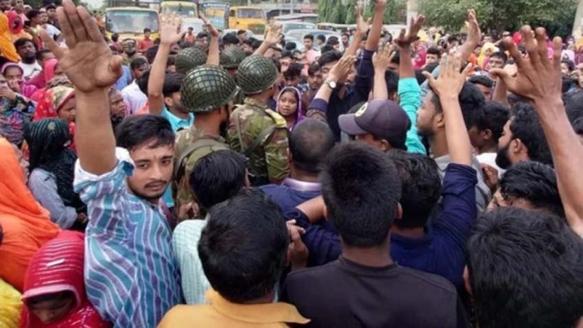 আশুলিয়ায় আজও শ্রমিক বিক্ষোভ, অন্তত ৬০টি পোশাক কারখানায় ছুটি ঘোষণা