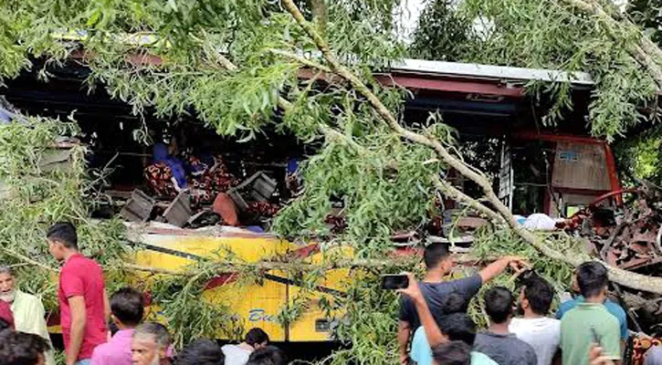 গোপালগঞ্জে বাস ও ট্রাকের সংঘর্ষে নিহত ৫, আহত ২৫