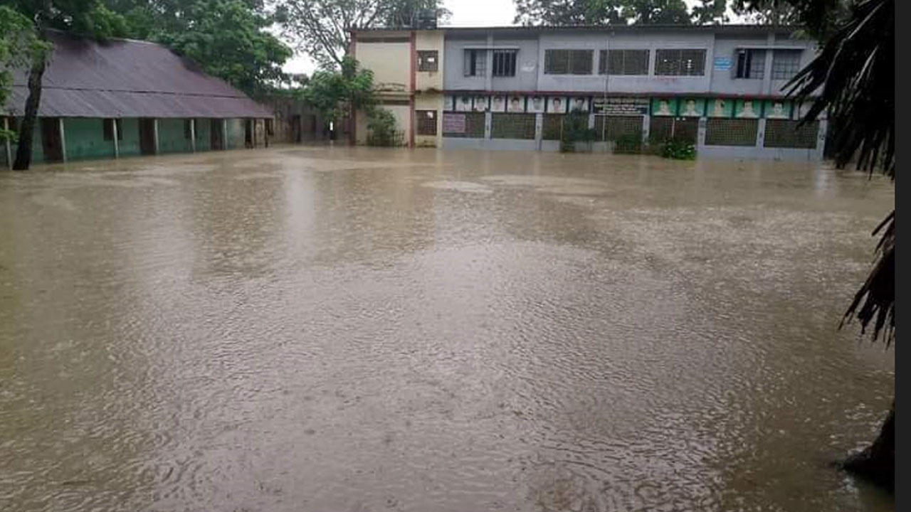 বন্যায় বিপর্যস্ত ফেনীর শিক্ষাপ্রতিষ্ঠান, খোলা নিয়ে অনিশ্চয়তা