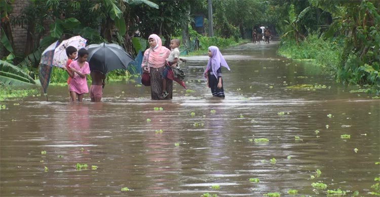 ভারী বৃষ্টিতে সাতক্ষীরায় জলাবদ্ধতা, ভোগান্তি