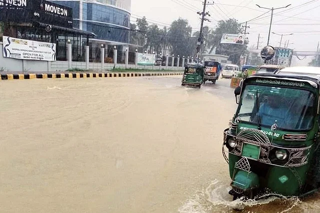 ভারী বর্ষণে তলিয়ে গেছে কক্সবাজার শহর, পাহাড়ধসে ৬ জনের মৃত্যু