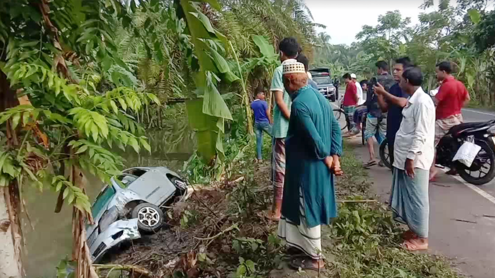 পিরোজপুরে নিয়ন্ত্রণ হারিয়ে প্রাইভেটকার খালে, শিশুসহ নিহত ৮