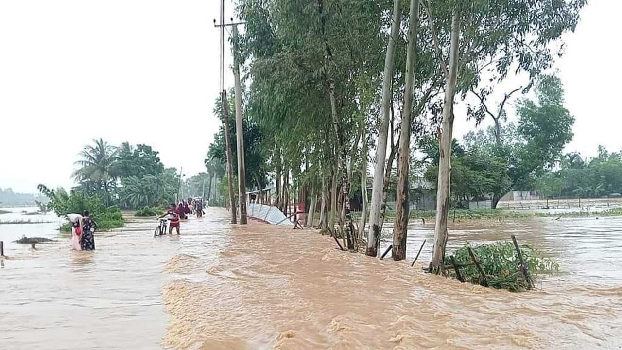 ময়মনসিংহে সীমান্তে ৫০ গ্রাম প্লাবিত, পানিবন্দি লক্ষাধিক মানুষ