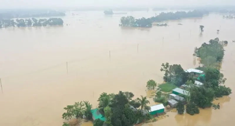 শেরপুরে ভয়াবহ বন্যায় লাখো মানুষ পানিবন্দি, ৫ জনের মৃত্যু