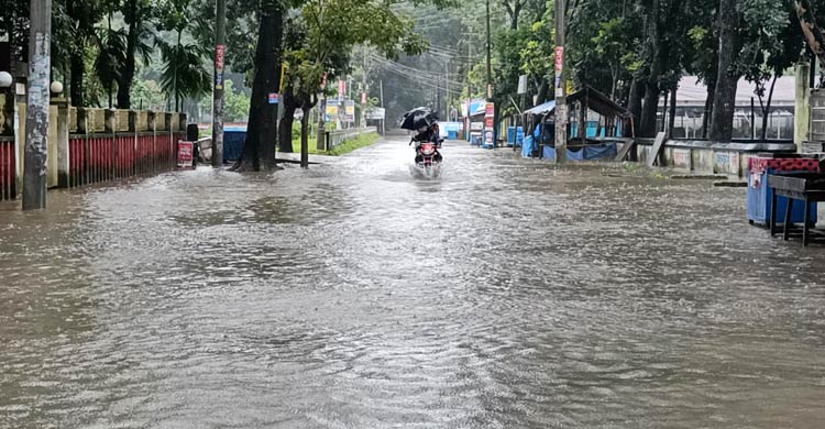 কুড়িগ্রামে টানা বৃষ্টিতে দুর্ভোগে মানুষ