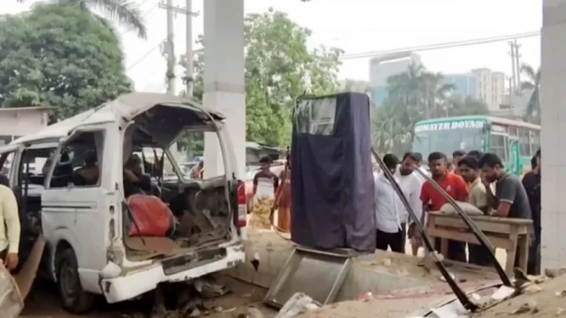 ধামরাইয়ে মাইক্রোবাসের সিলিন্ডার বিস্ফোরণ, নিহত ১