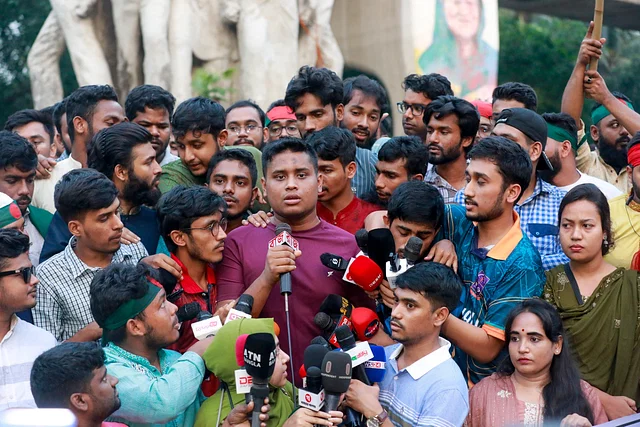 বৈষম্যবিরোধী ছাত্র আন্দোলন ‘ফ্যাসিবাদের দোসরদের’ উপদেষ্টা পরিষদ থেকে সরানোর দাবি