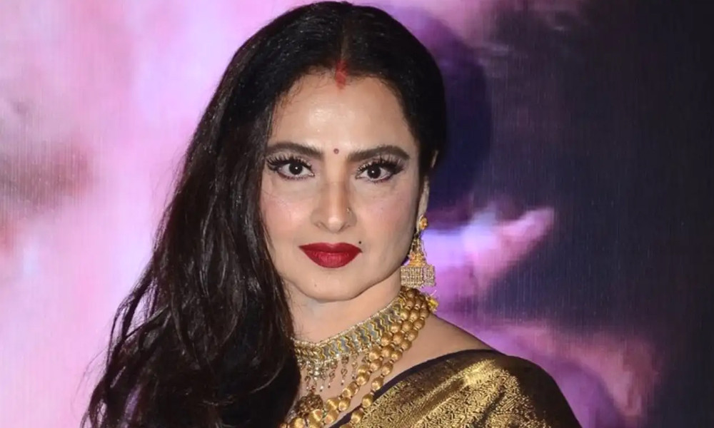 অবশেষে নিজের ‘প্রেম’ নিয়ে মুখ খুললেন রেখা
