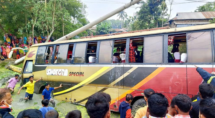 শায়েস্তাগঞ্জে বাস-প্রাইভেটকার সংঘর্ষে আহত ২০