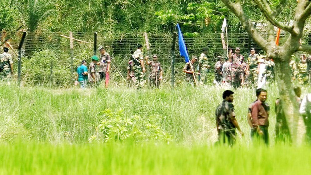 বিজিবির বাধায় কাঁটাতারের বেড়া দিতে পারেনি বিএসএফ