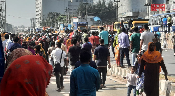 গাজীপুরে শ্রমিকদের বিক্ষোভ, ১২ কারখানায় ছুটি 