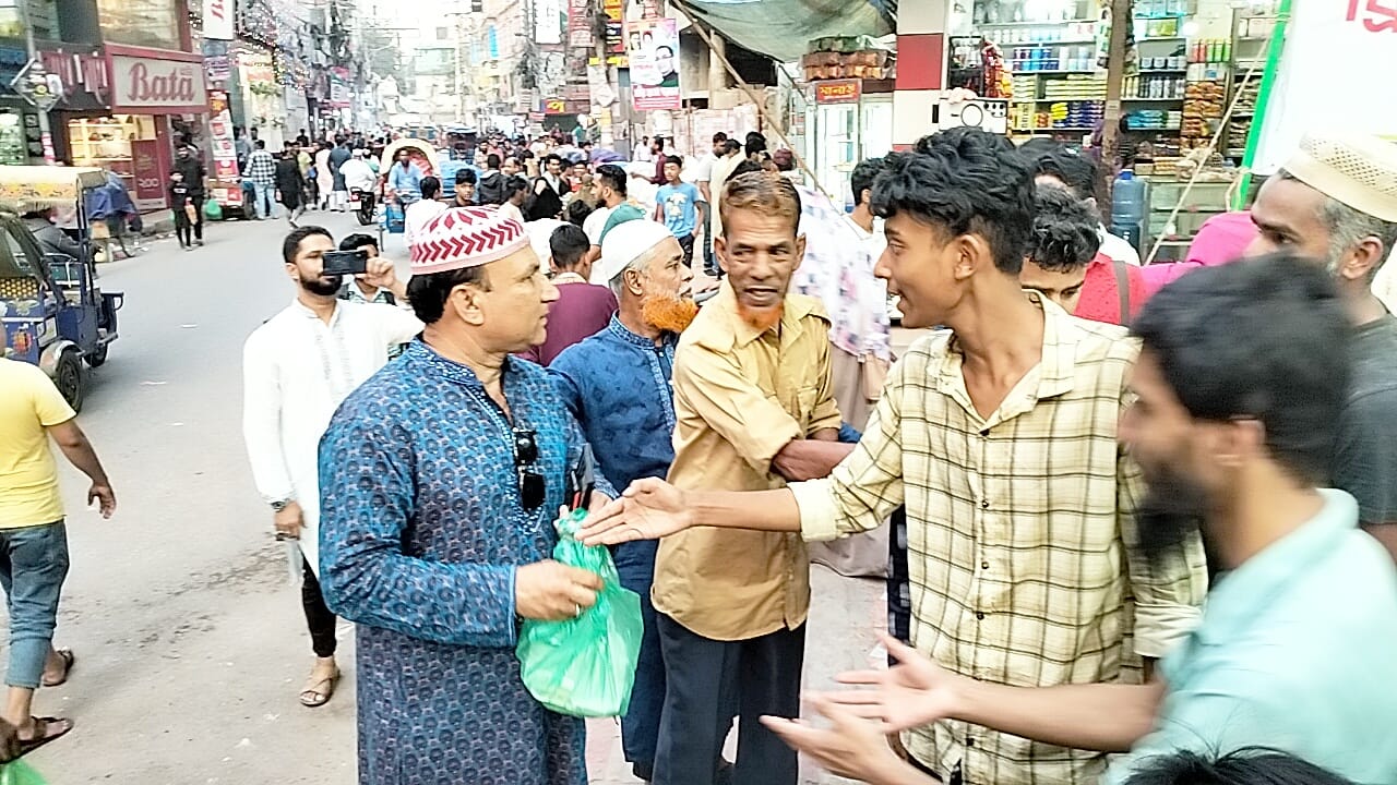 কুমিল্লা সিটি ফাউন্ডেশনের উদ্যোগে মাসব্যাপী ইফতার বিতরণ শুরু