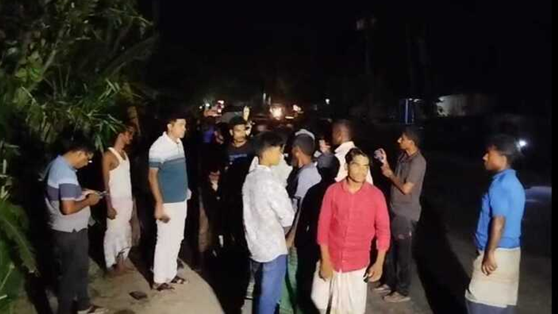 পিকআপ ভ্যানের ধাক্কায় প্রাণ গেল ৩ মোটরসাইকেল আরোহীর