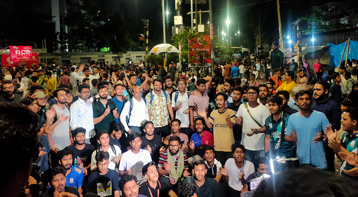 আন্দোলন চালিয়ে যাওয়ার ঘোষণা জবি শিক্ষার্থীদের