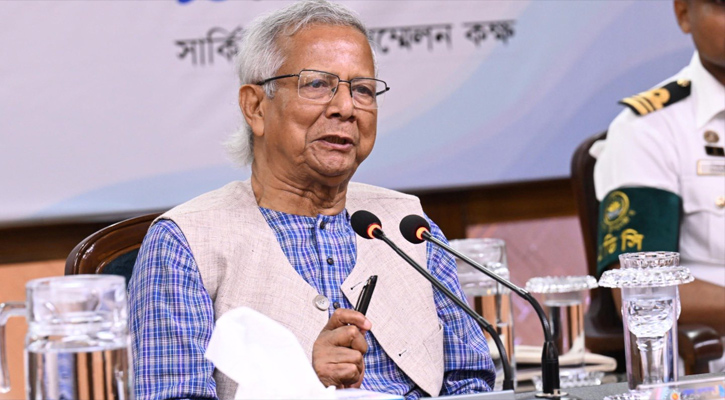 তিন বাহিনীর প্রধানসহ উচ্চ পর্যায়ের বৈঠক প্রধান উপদেষ্টার