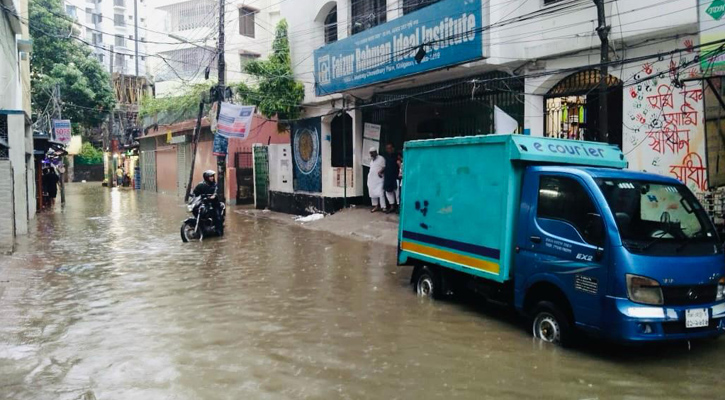 দিন-রাত অবিরাম বৃষ্টি, ডুবে গেছে ঢাকার অলিগলি