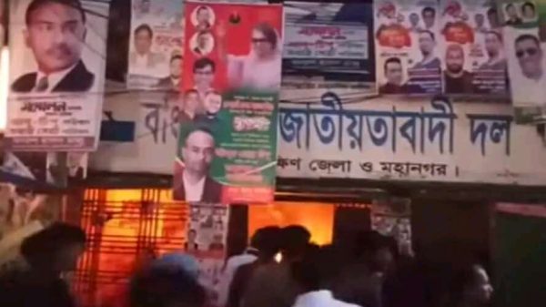 কুমিল্লায় বিএনপি অফিসে ‘পদবঞ্চিতদের’ আগুন, ককটেল বিস্ফোরণ