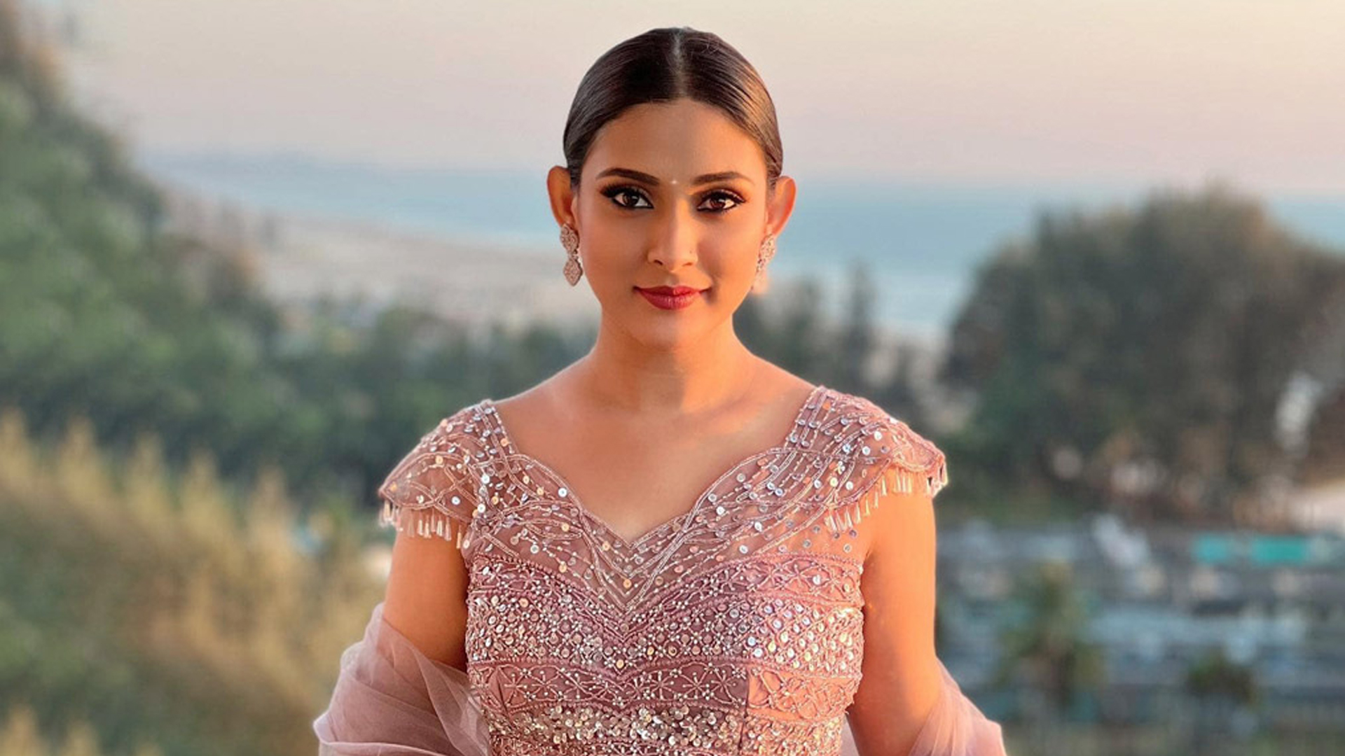 বড় সুখবর দিলেন মেহজাবীন
