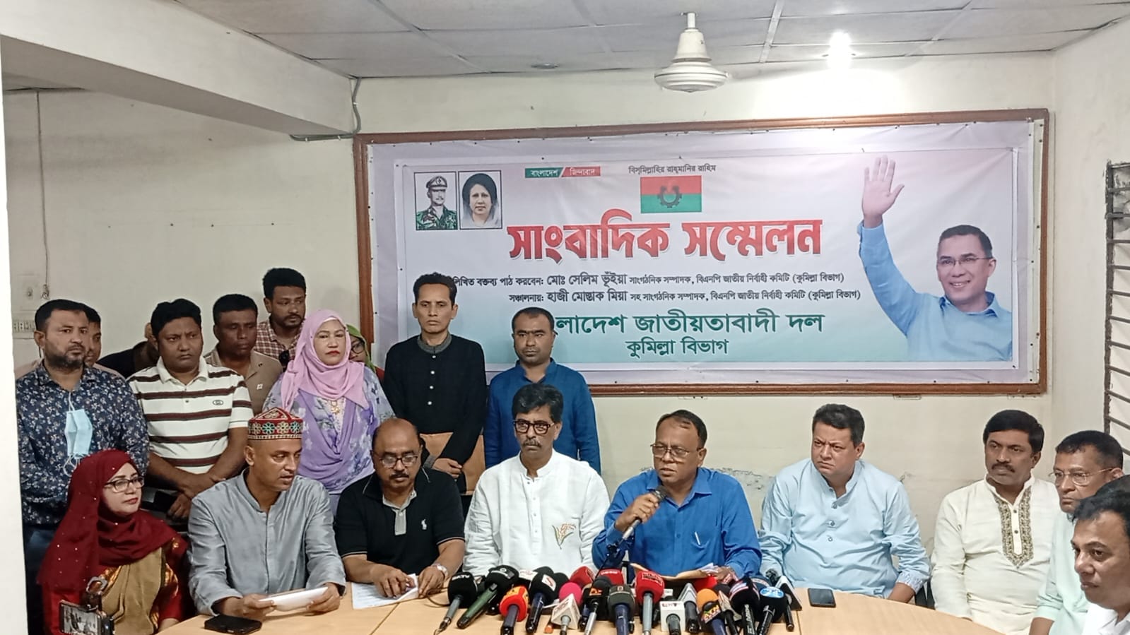 ক্ষমা না চাইলে কুমিল্লায় রাজনৈতিক কর্মকাণ্ডে নিষেধাজ্ঞা হাসনাতের বিরুদ্ধে” — সংবাদ সম্মেলনে সেলিম ভূঁইয়া