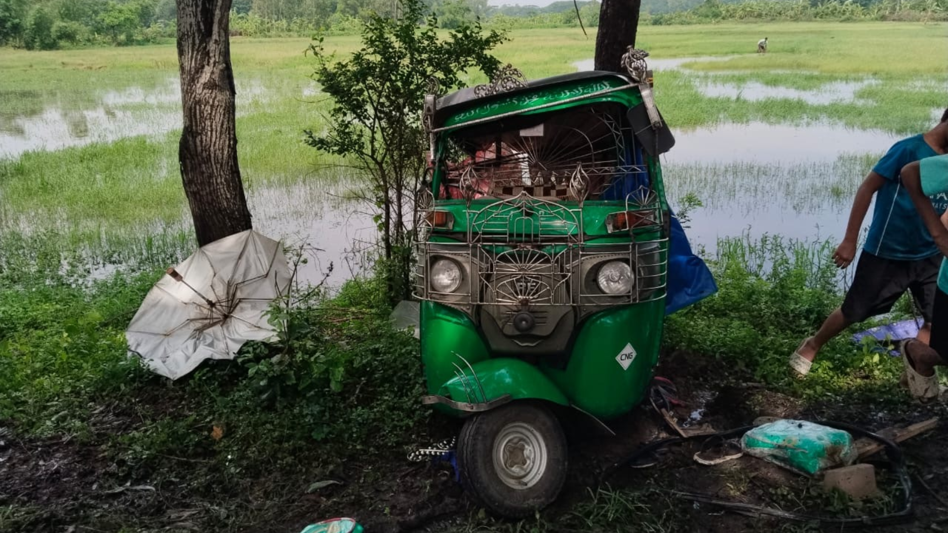 চট্টগ্রামে অটোরিকশা-মাইক্রোবাস সংঘর্ষে নিহত ২