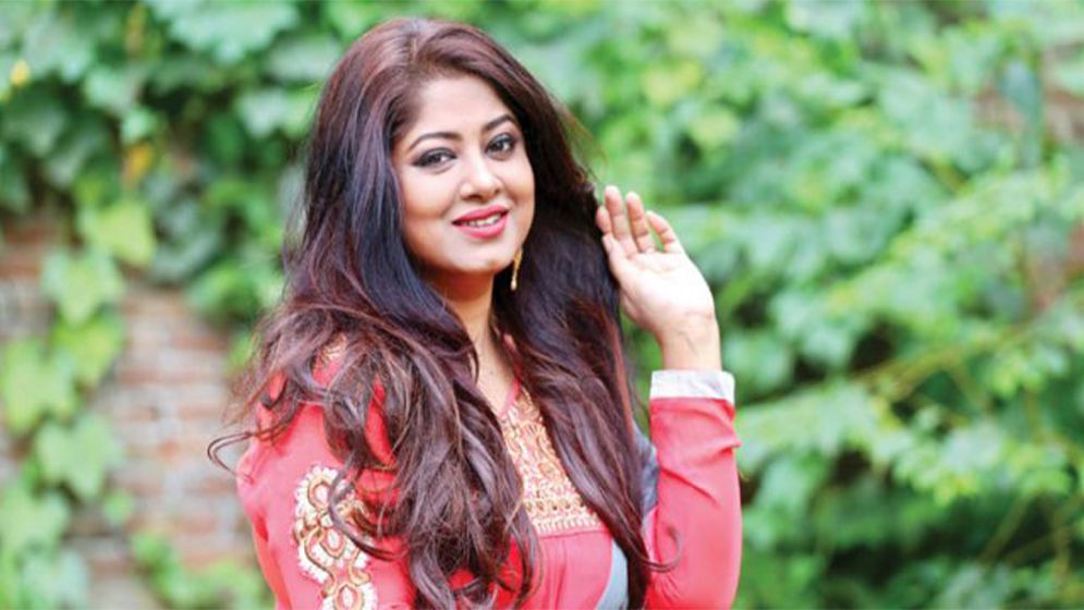 গুঞ্জন উড়িয়ে লাইট-ক্যামেরা-অ্যাকশনের দুনিয়ায় ফিরলেন মৌসুমী
