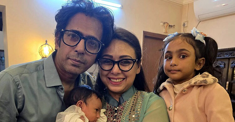 বাসায় অগ্নিকাণ্ডে স্ত্রী-সন্তান নিয়ে রক্ষা পেলেন বাপ্পা মজুমদার