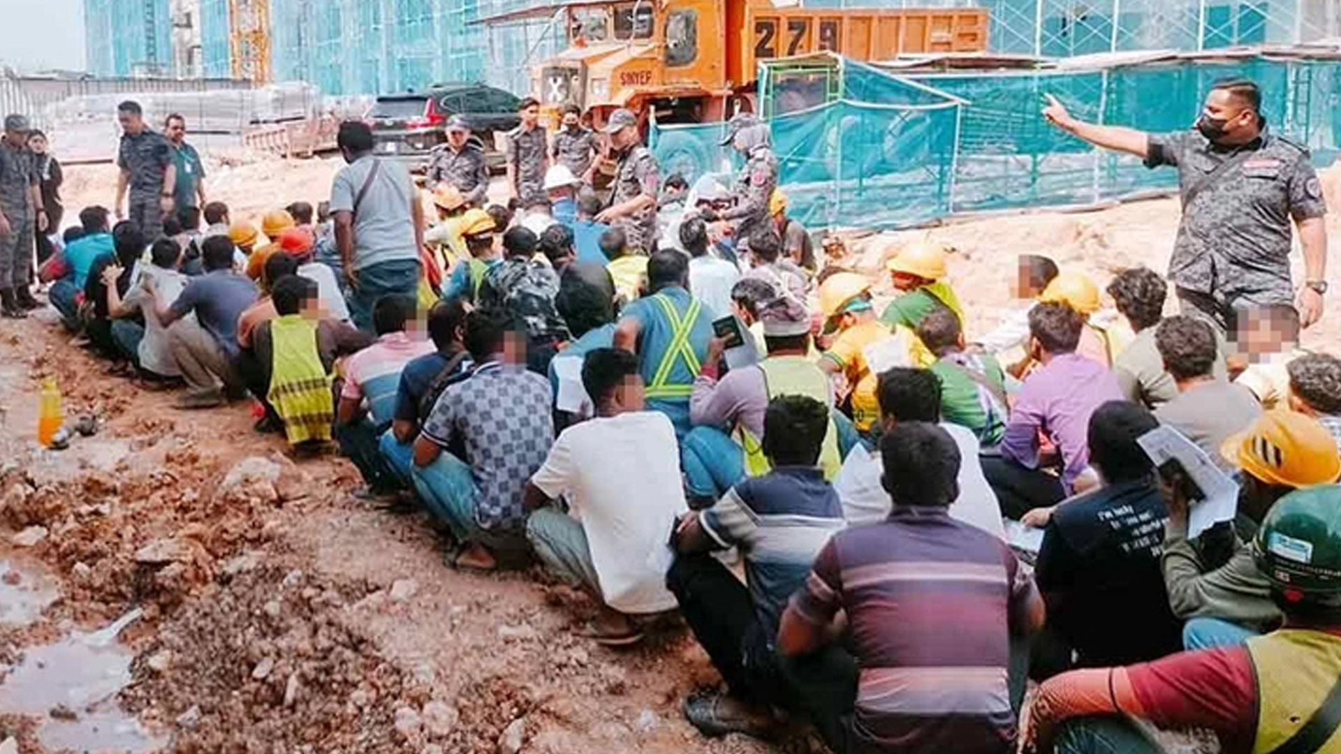 মালয়েশিয়ায় ওয়ার্ক পারমিট না থাকায় ১৬৫ বাংলাদেশি আটক