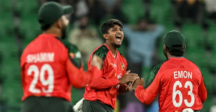 বাংলাদেশকে ২০২ রানের লক্ষ্য দিল পাকিস্তান