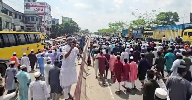 ইমামের মৃত্যু ঢাকা-চট্টগ্রাম মহাসড়ক অবরোধ, দীর্ঘ যানজট