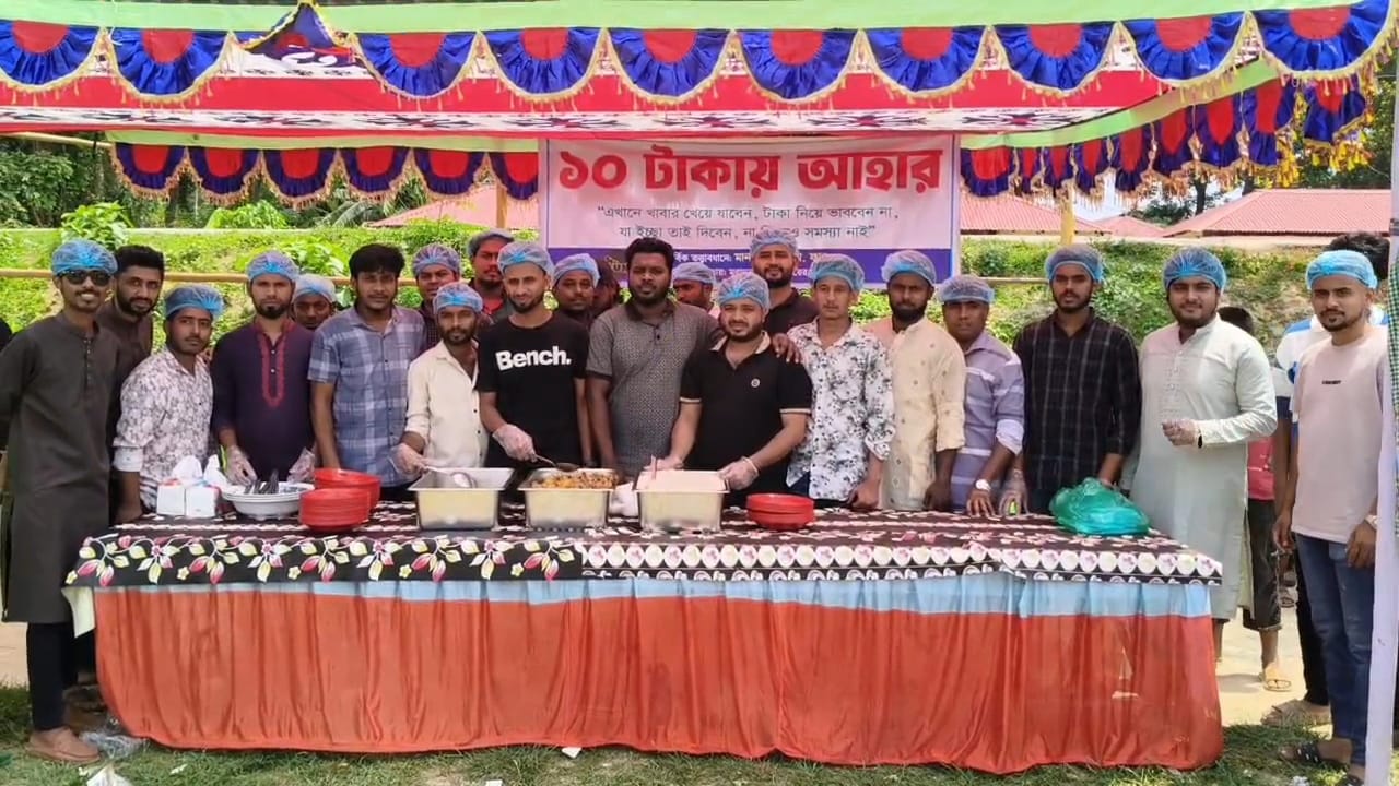 ১০ টাকায় খাবার পেয়ে খুশি সাড়ে ৪শত মানুষ