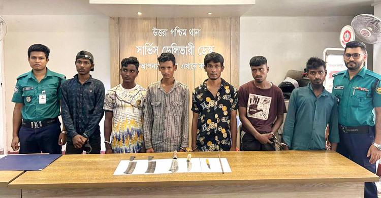 রাজধানীতে ডাকাতির প্রস্তুতিকালে দেশীয় অস্ত্রসহ গ্রেফতার ৬