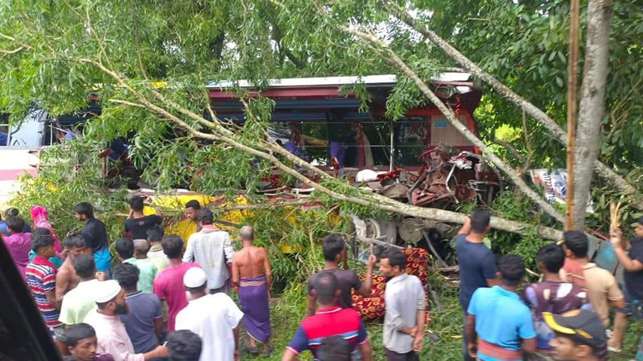 গোপালগঞ্জে বাস-ট্রাক মুখোমুখি সংঘর্ষে নিহত ৩