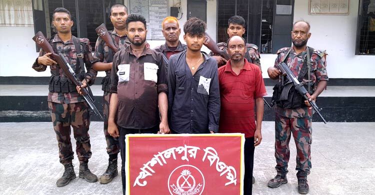 ভারতে অনুপ্রবেশের চেষ্টা ঝিনাইদহ সীমান্ত থেকে ৫৯ বাংলাদেশি আটক