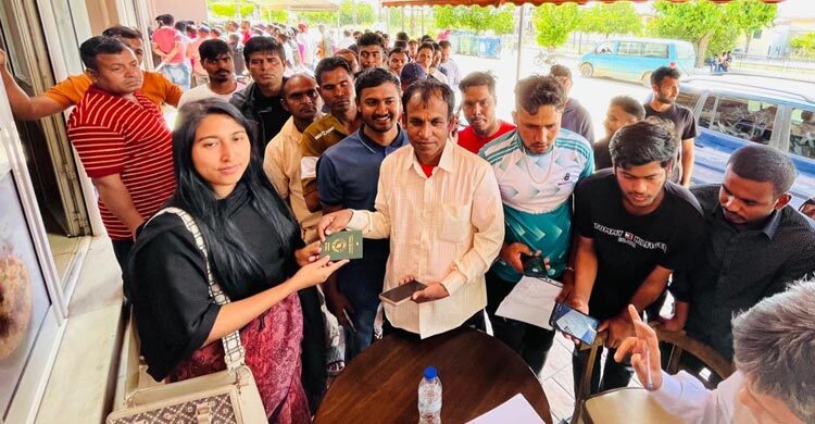 গ্রিসে অগ্নিকাণ্ডে ক্ষতিগ্রস্তদের মাঝে দূতাবাসের কনস্যুলার সেবা