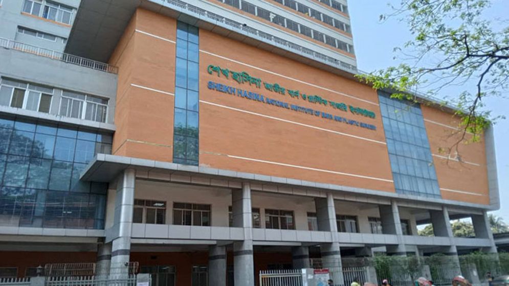 বাড্ডায় গ্যাস লিকেজ থেকে বিস্ফোরণ, একই পরিবারের ৫ জন দগ্ধ