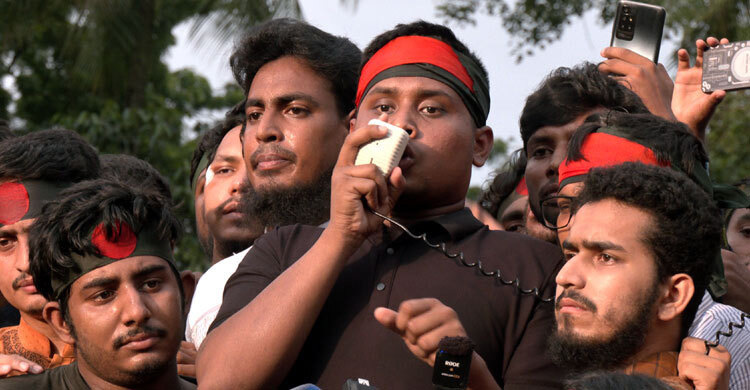 আন্দোলনকারীদের রাজপথ না ছাড়ার আহ্বান হাসনাত আব্দুল্লাহর
