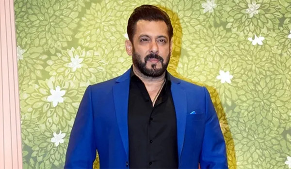 সালমানের বাড়ির নিরাপত্তা ভাঙার চেষ্টা, যুবক ও নারী গ্রেফতার