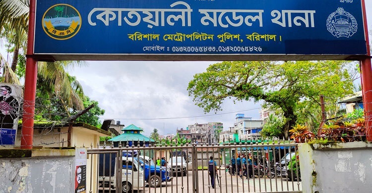 বাসের ধাক্কায় সড়কে ছিটকে পড়ে মোটরসাইকেলের ২ আরোহী নিহত