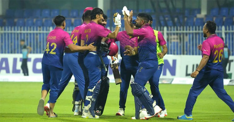 শেষের ঝড়ে সম্মানজনক স্কোর বাংলাদেশের