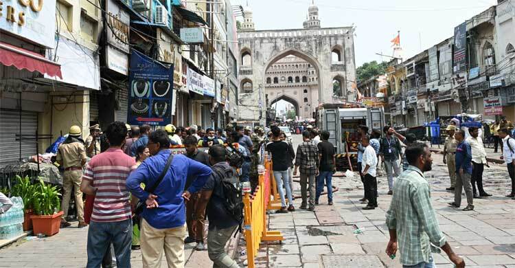 হায়দরাবাদের চারমিনারের কাছে ভবনে আগুন, শিশুসহ নিহত ১৭