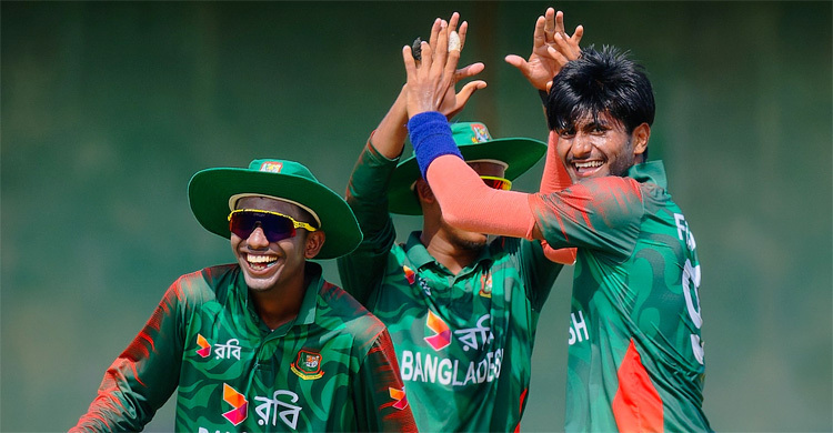 টানা তৃতীয় জয়, শ্রীলঙ্কাকে ১৪৬ রানের বড় ব্যবধানে হারালো যুবারা