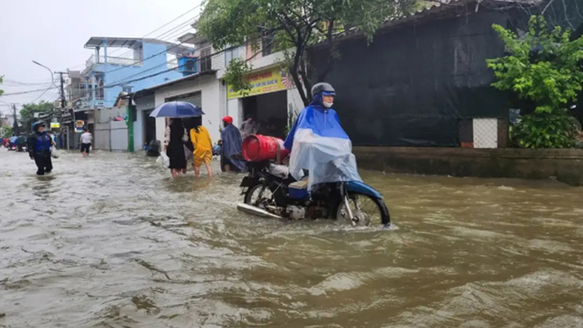 ভিয়েতনামে টাইফুন উটিপের তাণ্ডবে মৃতের সংখ্যা বেড়ে ৭
