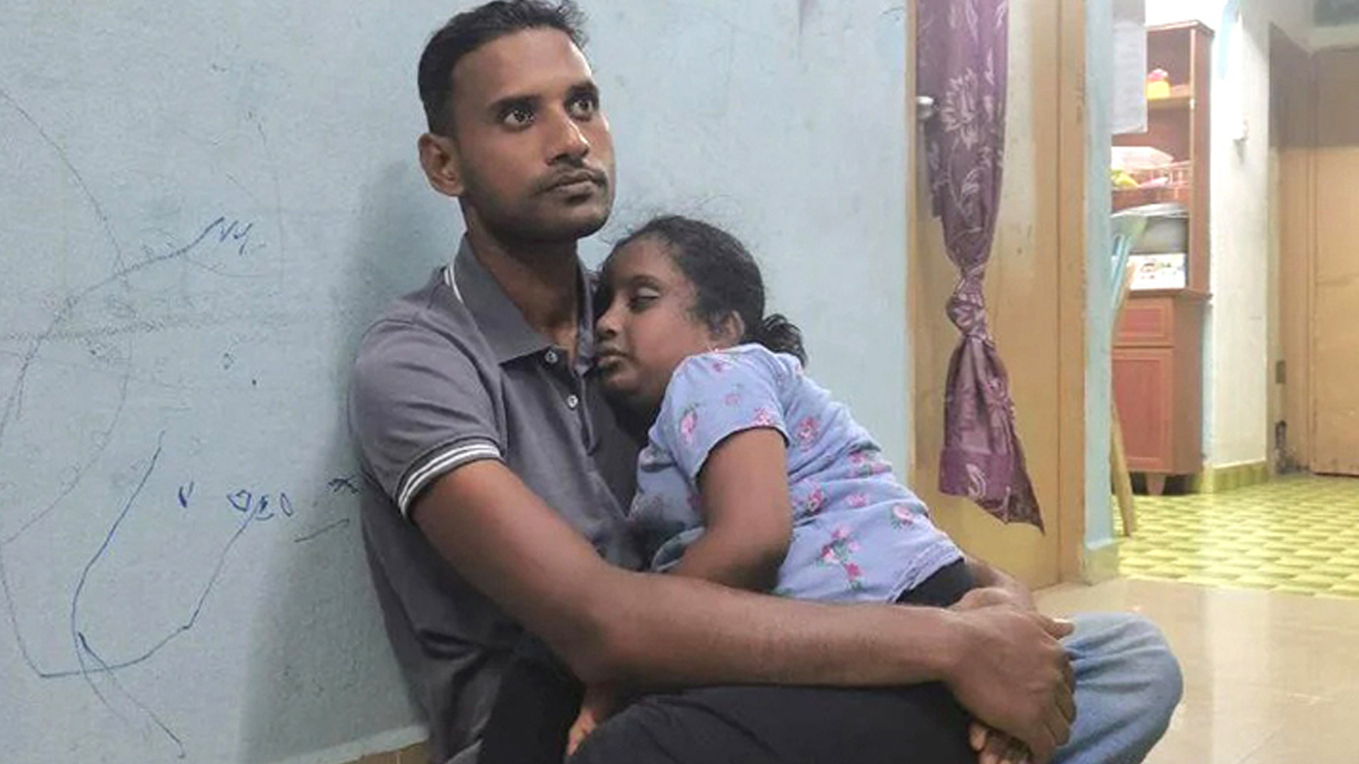 মা হারানো মেয়েকে নিয়ে থাকার অনুমতি পেলেন বাংলাদেশি বাবা