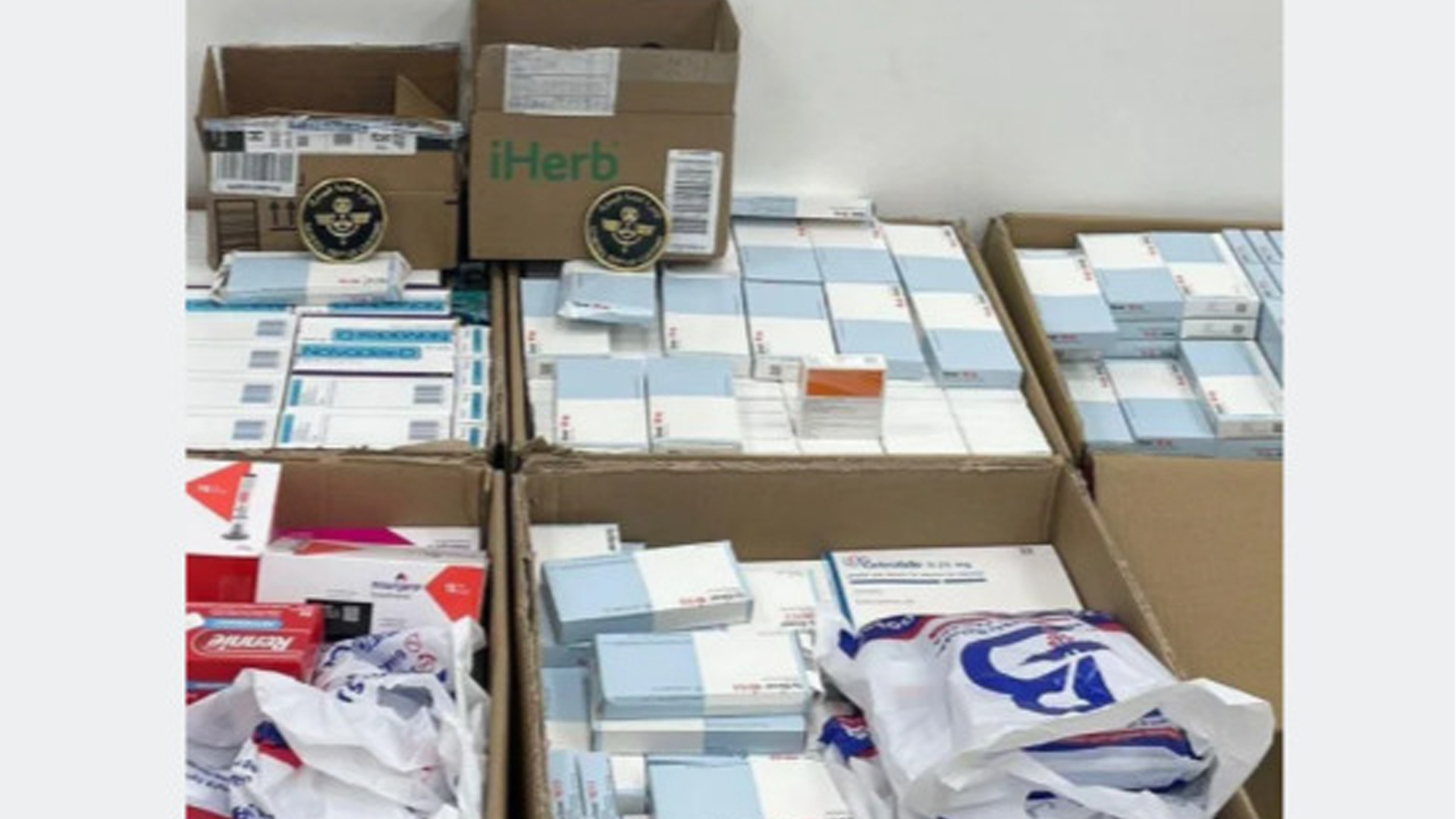 কুয়েতে পাচারের সময় বিপুল পরিমাণ ওষুধ জব্দ