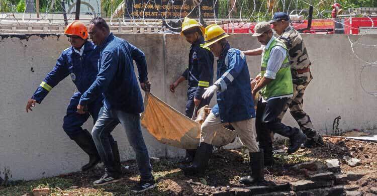 ভারতে প্লেন দুর্ঘটনা ২৪২ আরোহীর কেউই হয়তো বেঁচে নেই: পুলিশ