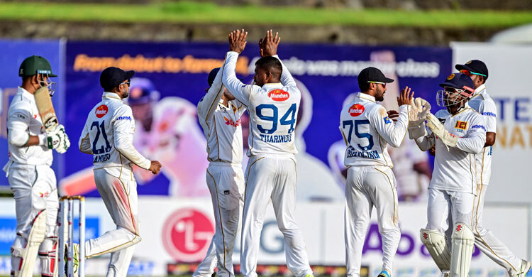 ২৬ রানে ৫ উইকেট, শেষ বিকেলের ধাক্কায় ৫০০ অনিশ্চিত বাংলাদেশের
