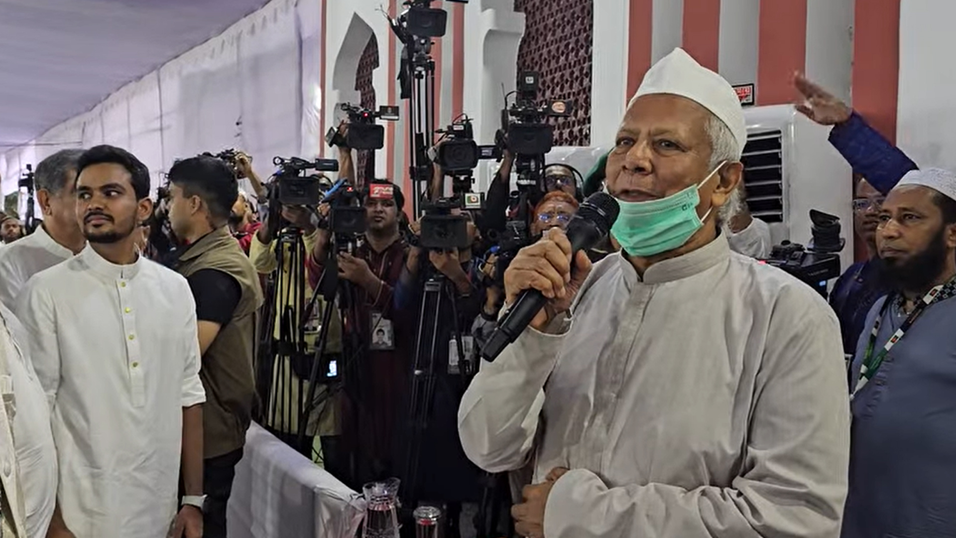 দেশবাসীকে ঈদের শুভেচ্ছা জানালেন প্রধান উপদেষ্টা